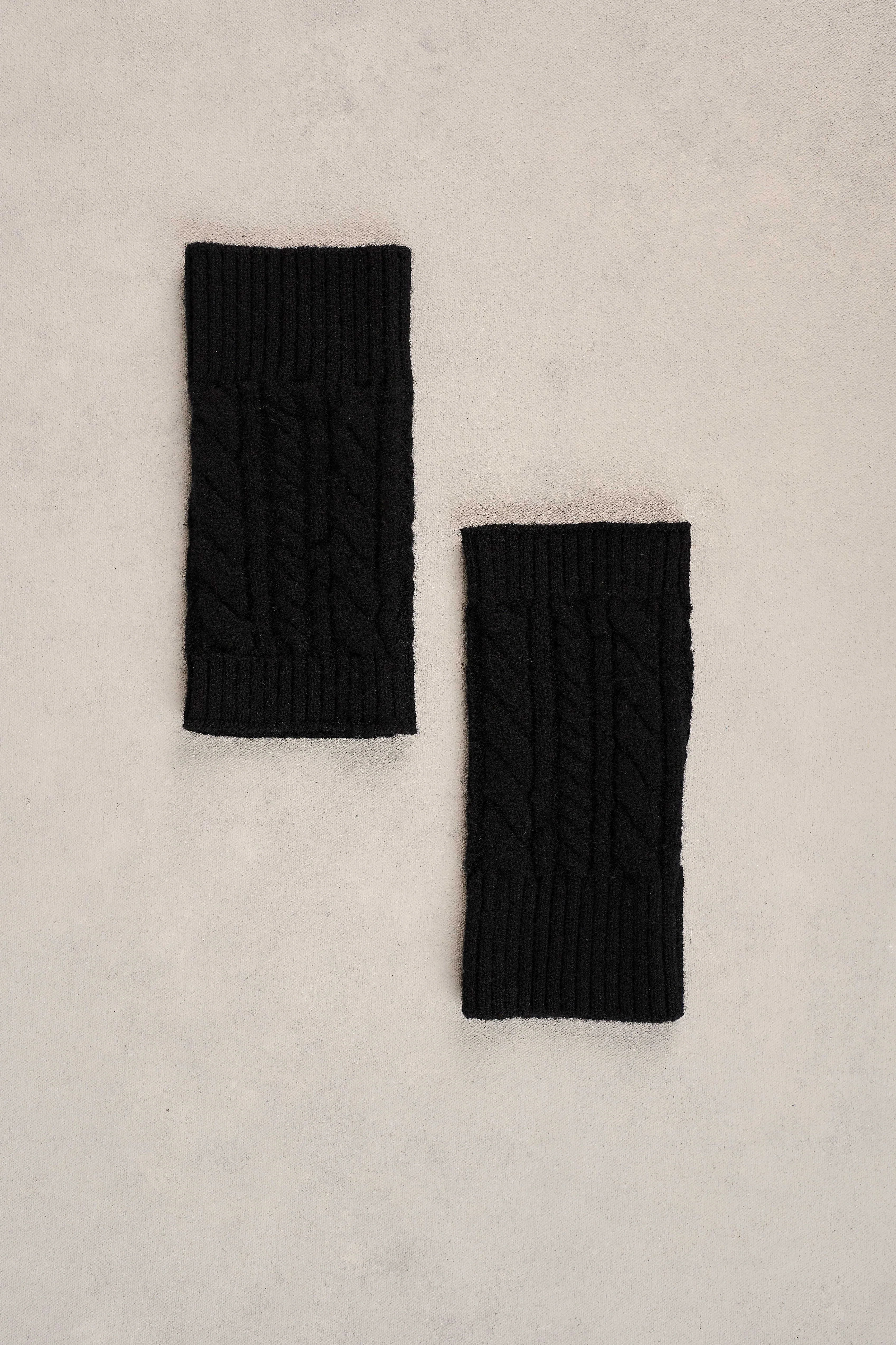 Catriona Cable Mittens - Black - Image 6