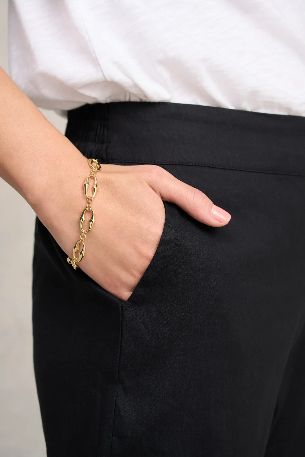 Curved Hem Linen Pant - Black - Image 4
