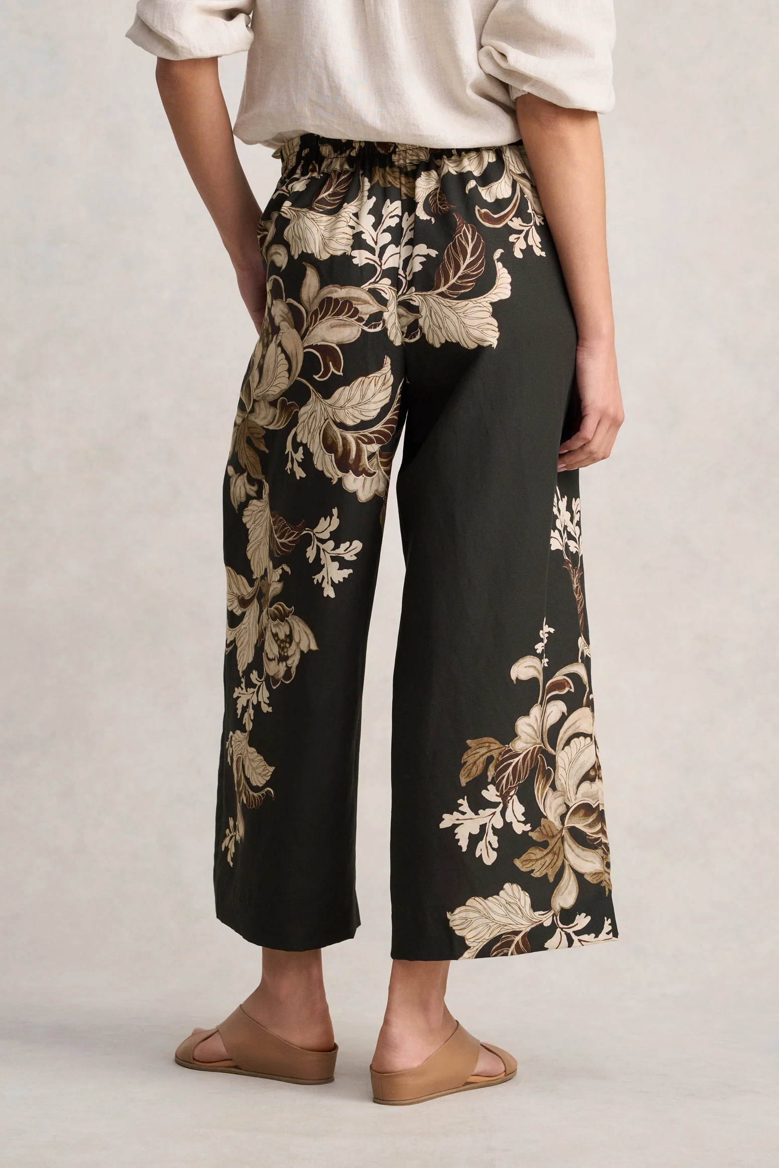 Printed Wide Leg Pant - Black Foliage Print - Image 5