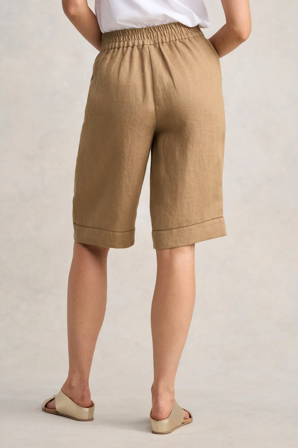 Tab Detail Linen Short - Camel Twill - Image 4