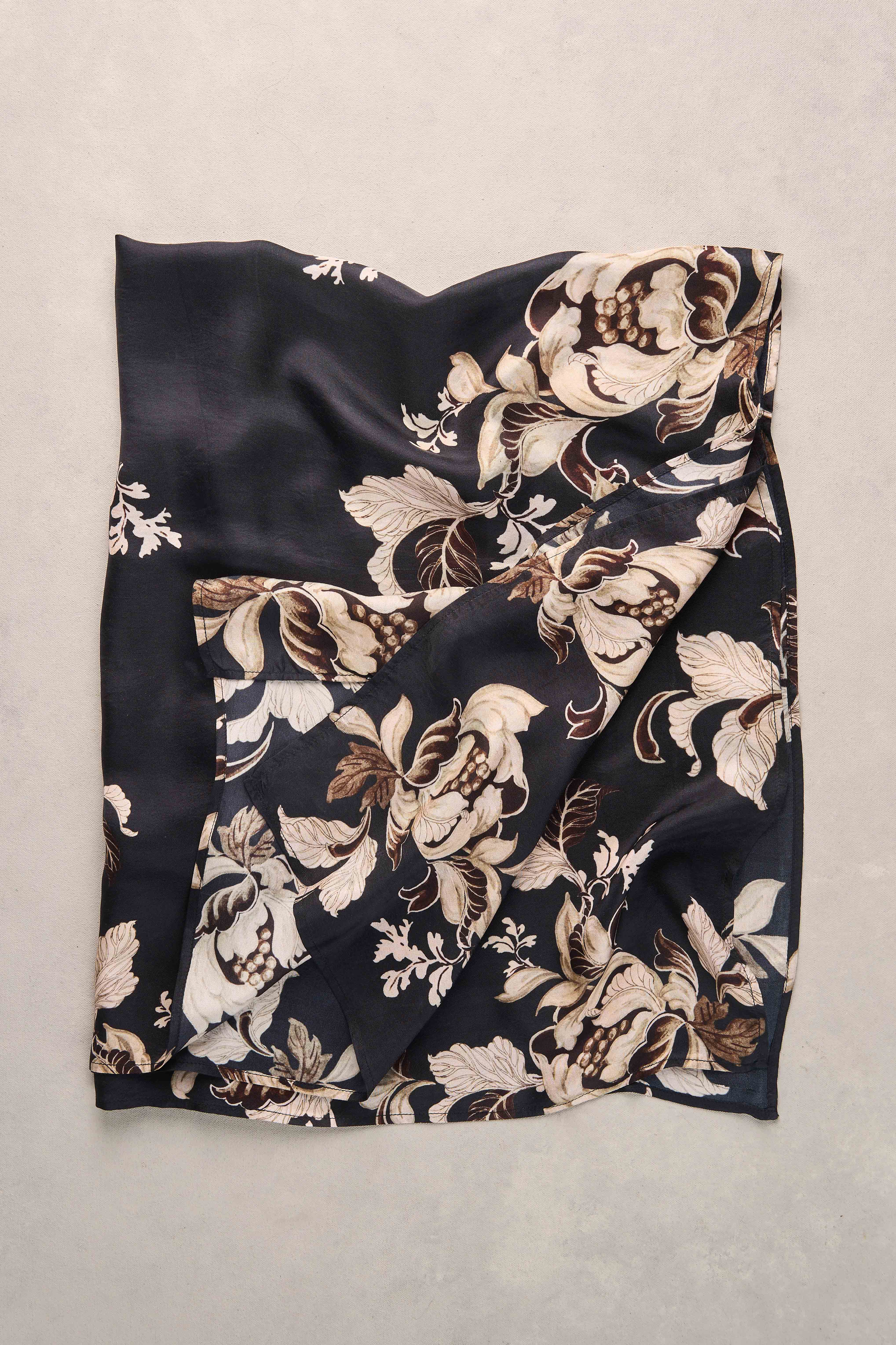 Foliage Square Scarf - Black - Image 4