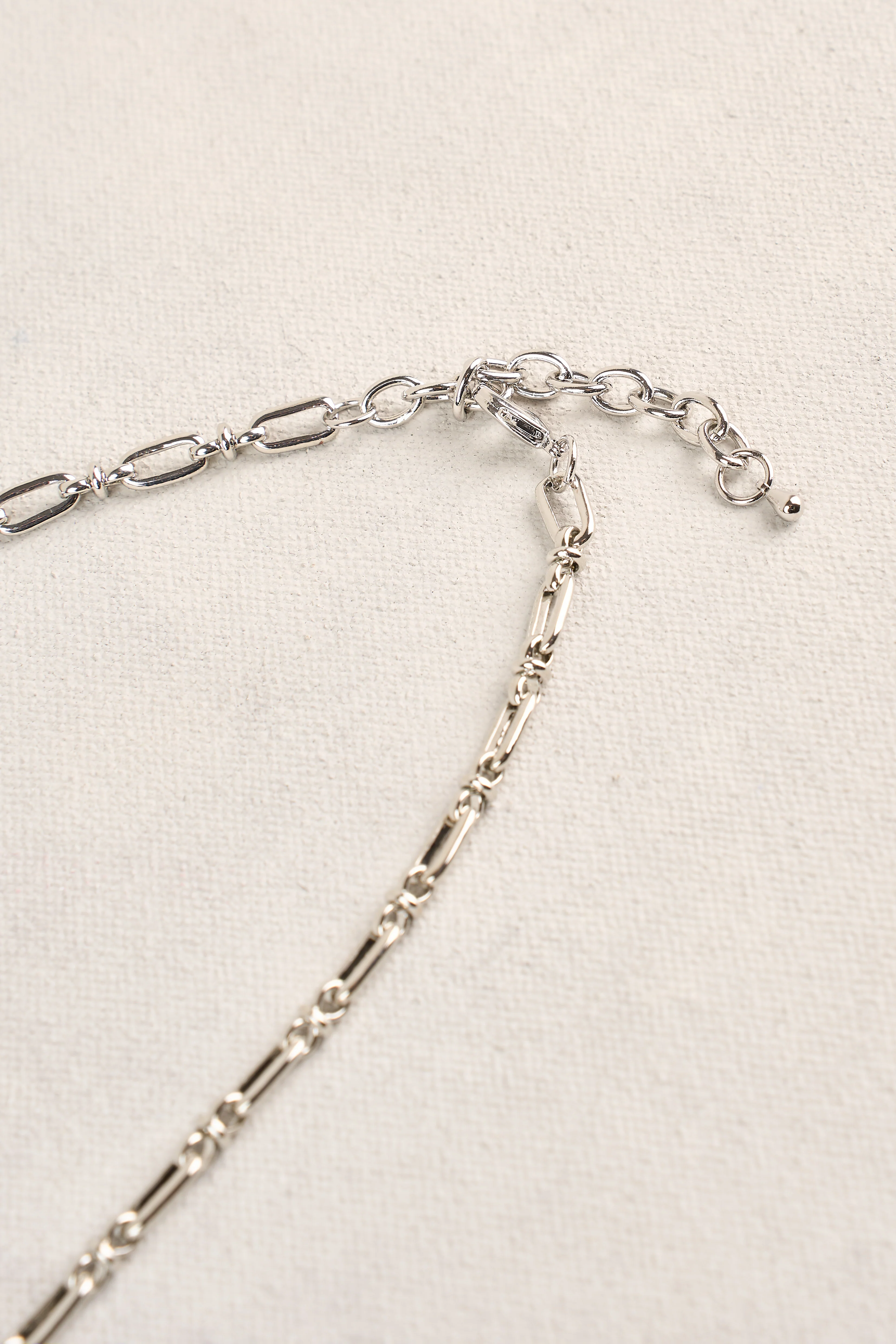 Long Pearl Link Clover Necklace - Blue - Image 4