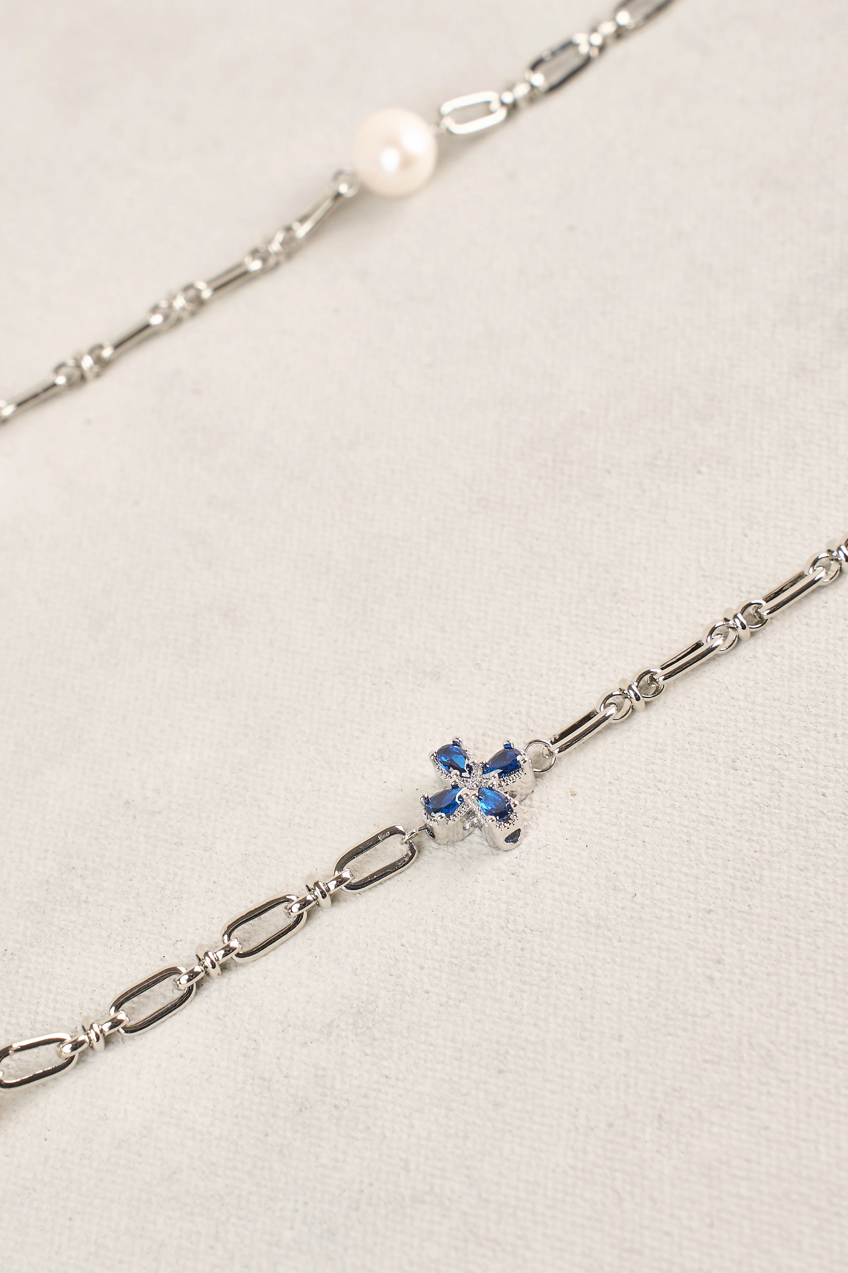 Long Pearl Link Clover Necklace - Blue - Image 5
