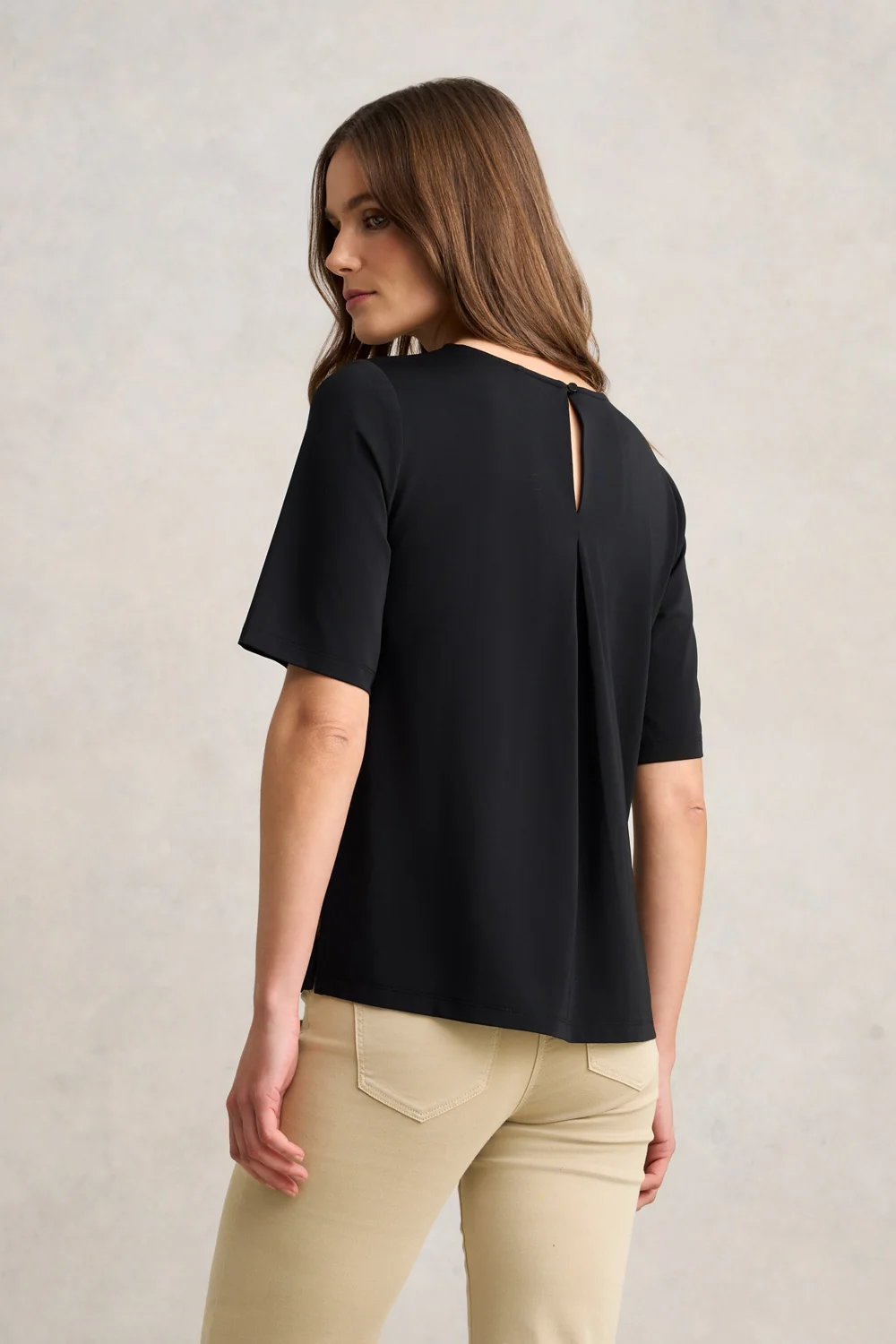 High Twist T-Shirt – Black - Image 4