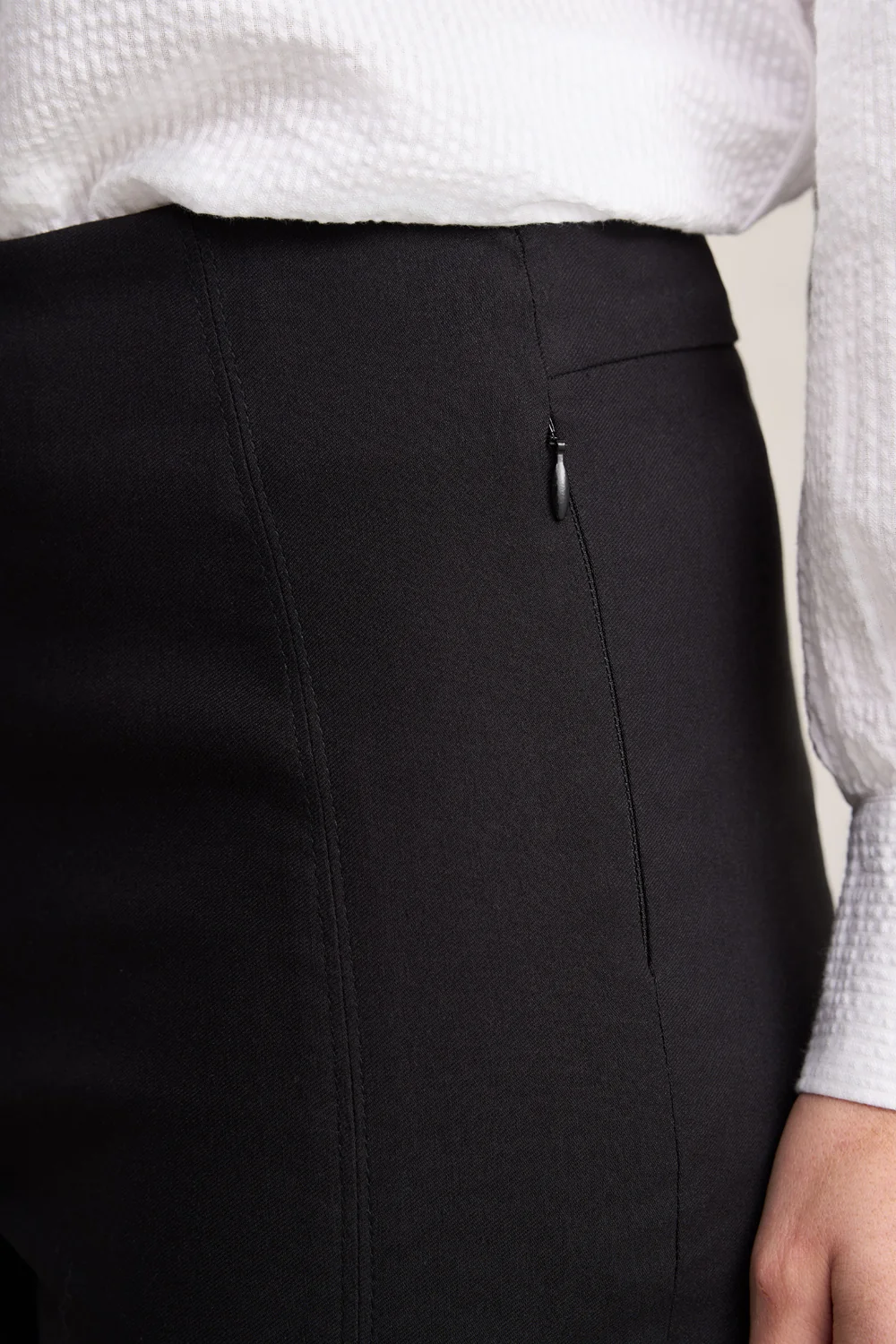 Seam Detail Tapered Pant – Black - Image 3
