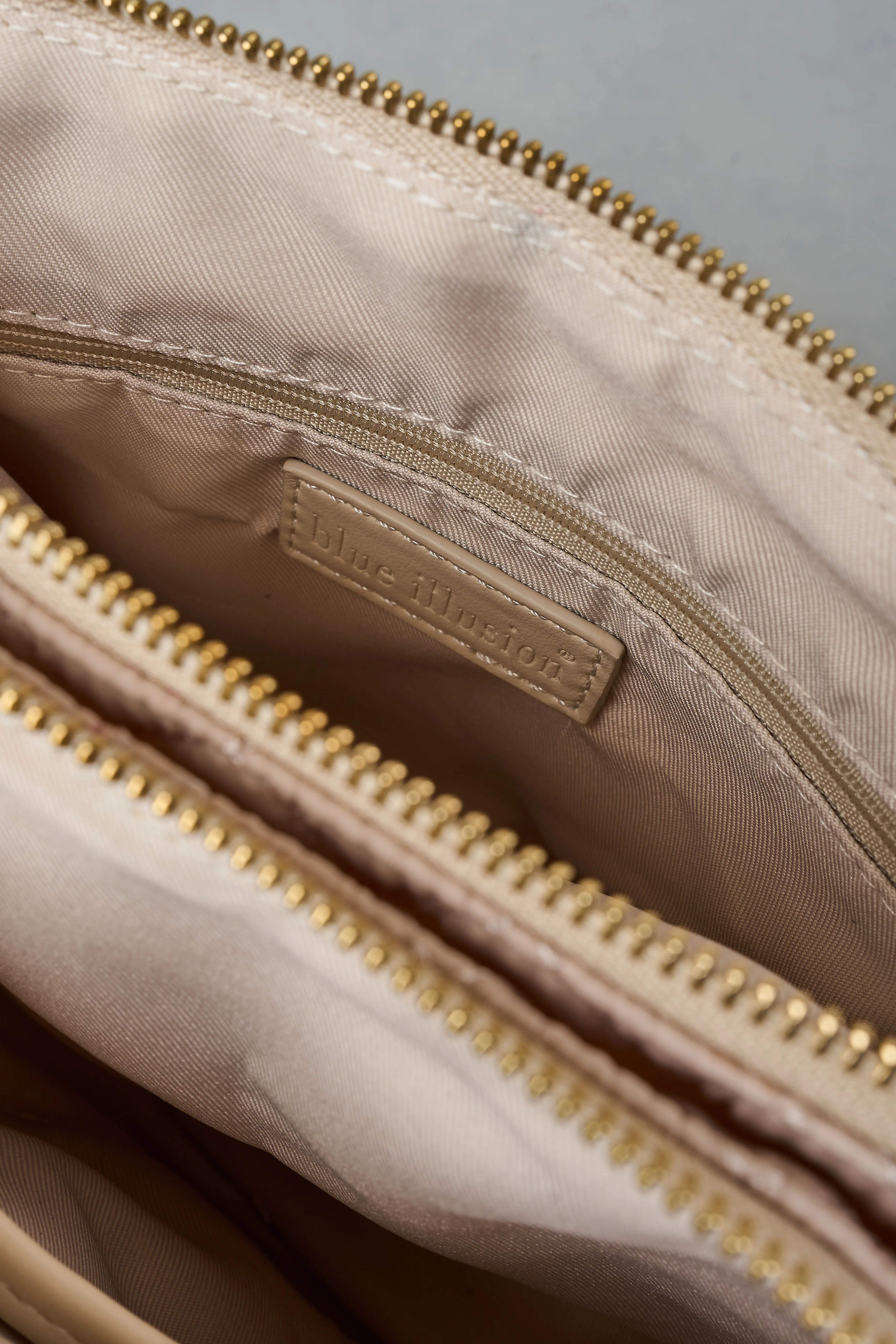 Quilted Crossbody Bag - Neutral - Image 4
