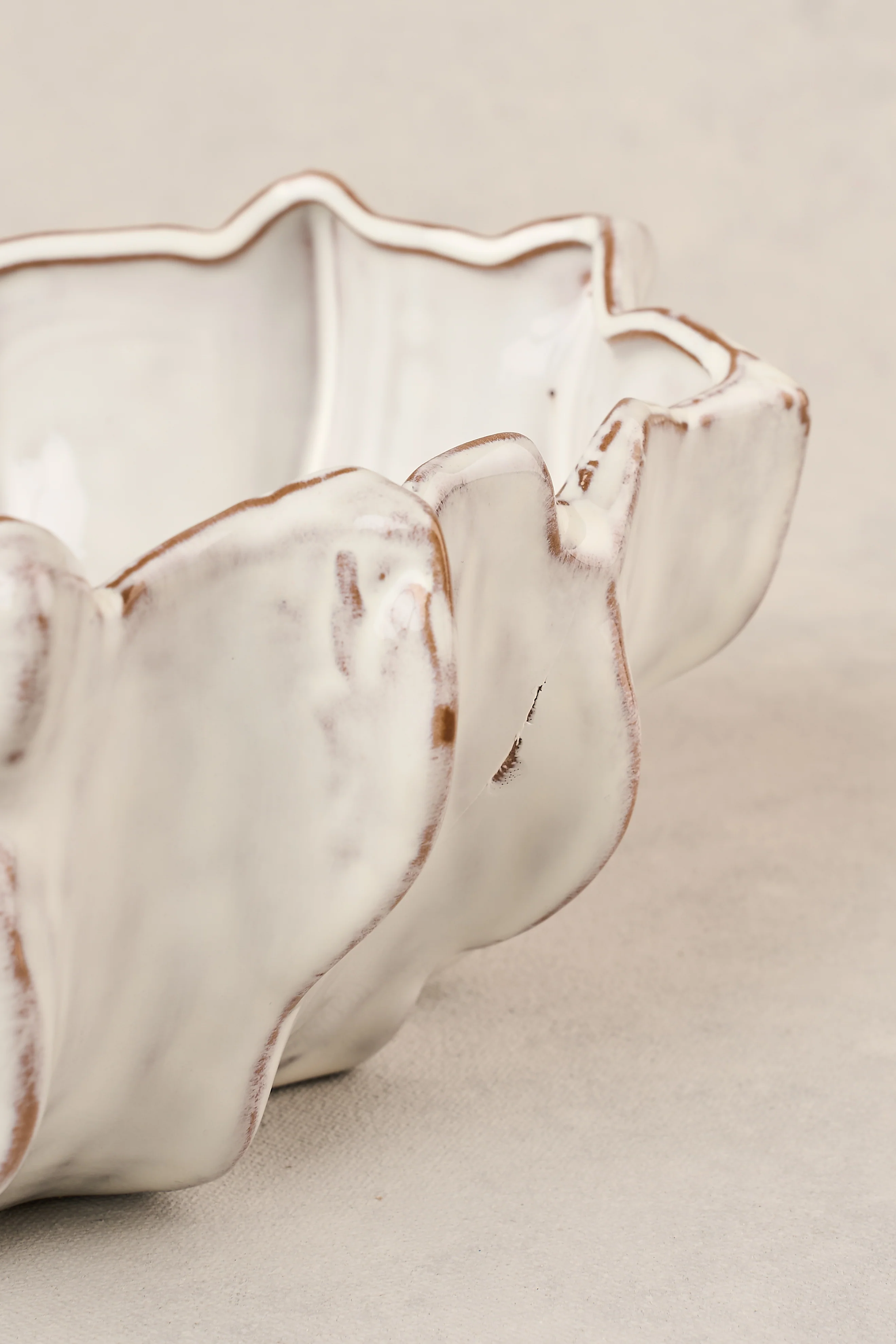 Scalloped Ceramic Bowl - Image 3